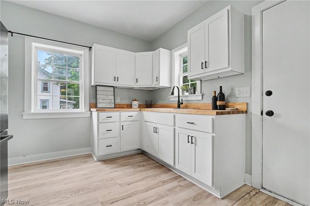 1010 Sawyer Avenue, Akron, OH 44310