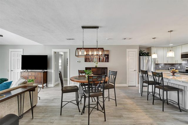 2002 Savanna Court S, League City, TX 77573