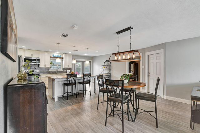 2002 Savanna Court S, League City, TX 77573