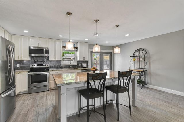 2002 Savanna Court S, League City, TX 77573