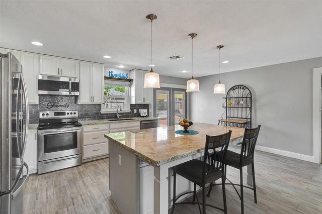 2002 Savanna Court S, League City, TX 77573