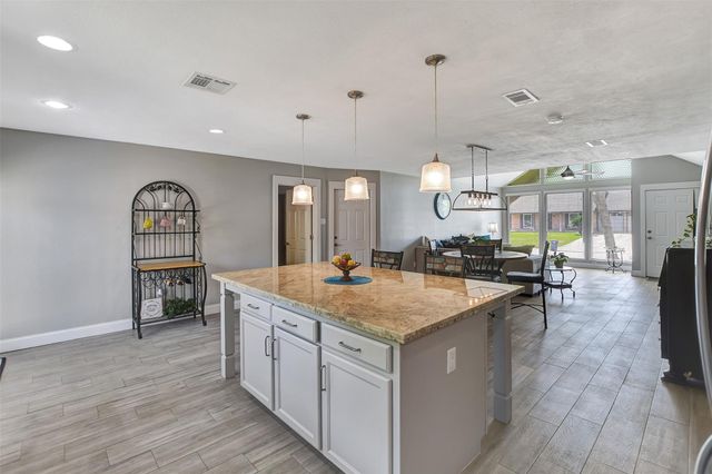 2002 Savanna Court S, League City, TX 77573