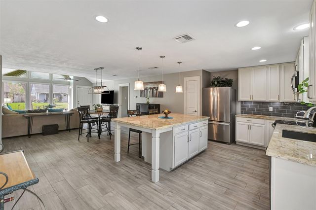 2002 Savanna Court S, League City, TX 77573