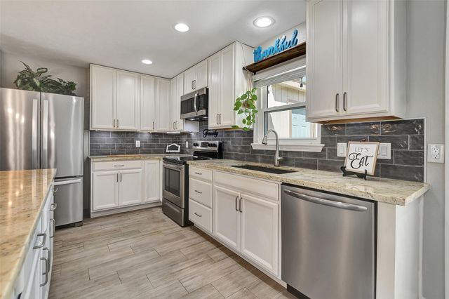 2002 Savanna Court S, League City, TX 77573