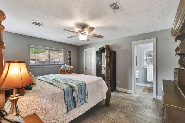 2002 Savanna Court S, League City, TX 77573