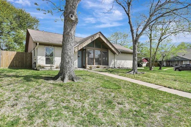 2002 Savanna Court S, League City, TX 77573