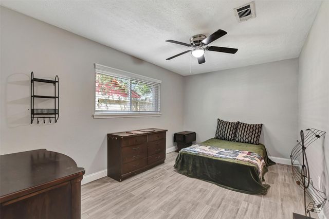 2002 Savanna Court S, League City, TX 77573