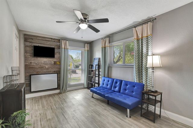 2002 Savanna Court S, League City, TX 77573