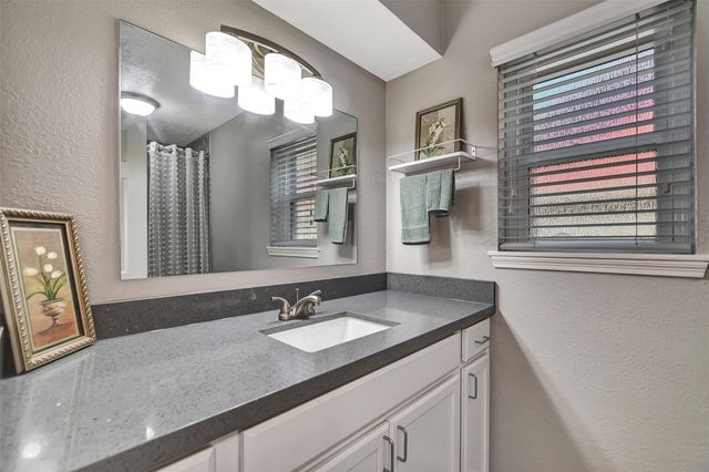 2002 Savanna Court S, League City, TX 77573