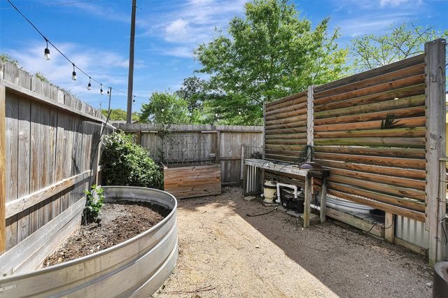 2002 Savanna Court S, League City, TX 77573