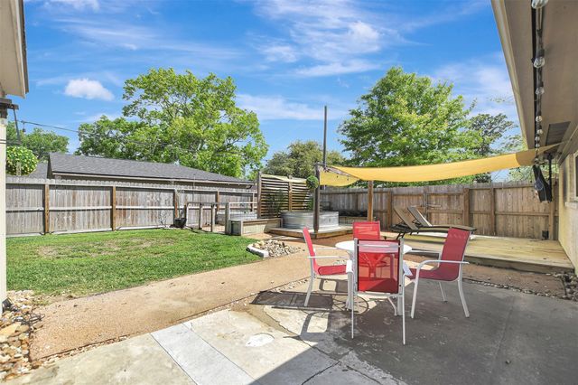 2002 Savanna Court S, League City, TX 77573