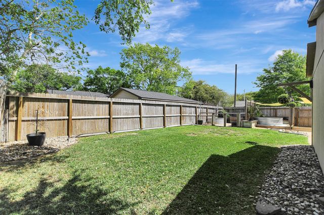 2002 Savanna Court S, League City, TX 77573