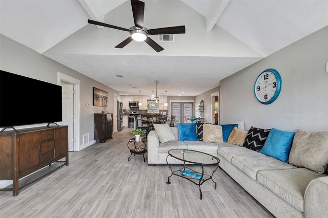 2002 Savanna Court S, League City, TX 77573