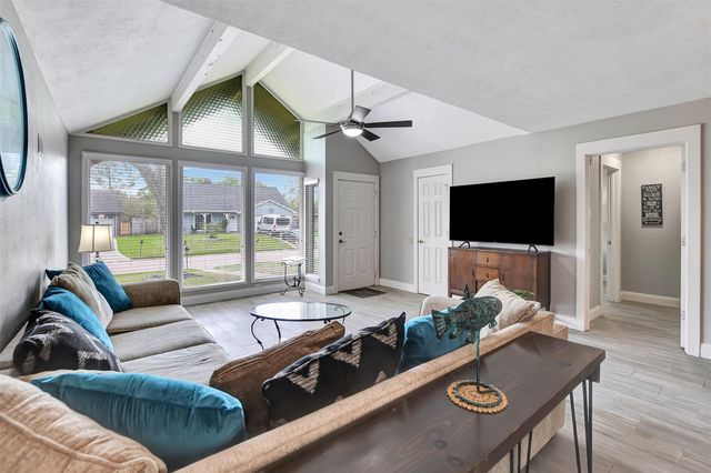 2002 Savanna Court S, League City, TX 77573