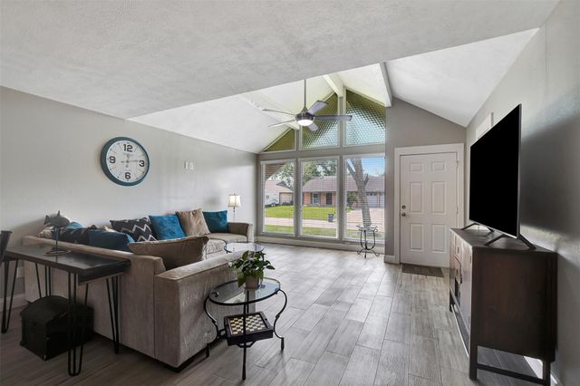 2002 Savanna Court S, League City, TX 77573