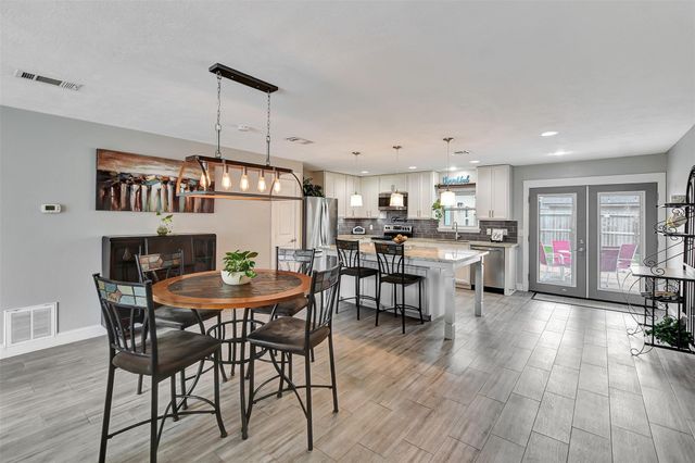 2002 Savanna Court S, League City, TX 77573