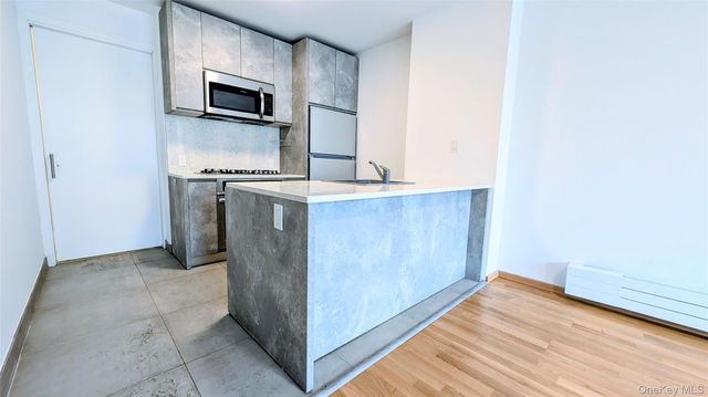 2309 Broadway, Astoria, NY 11106