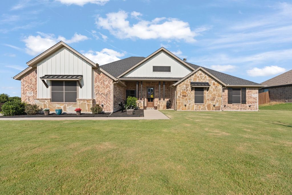 121 Treys Way, Godley, TX 76044
