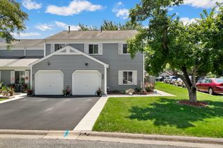 824 Minnesota Circle, Carol Stream, IL 60188