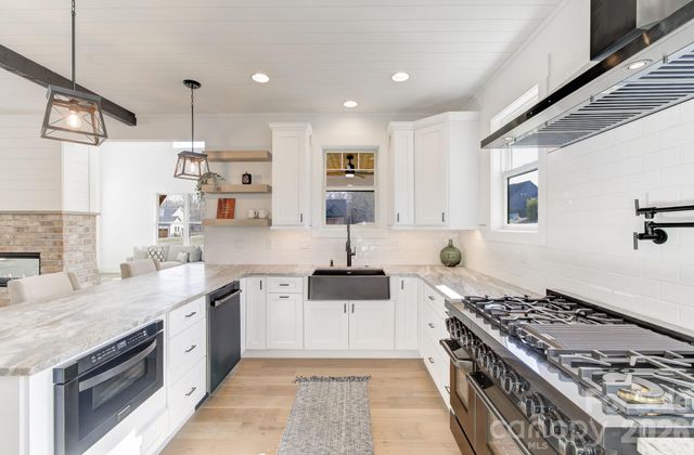 184 Mavrick Drive, Mills River, NC 28759