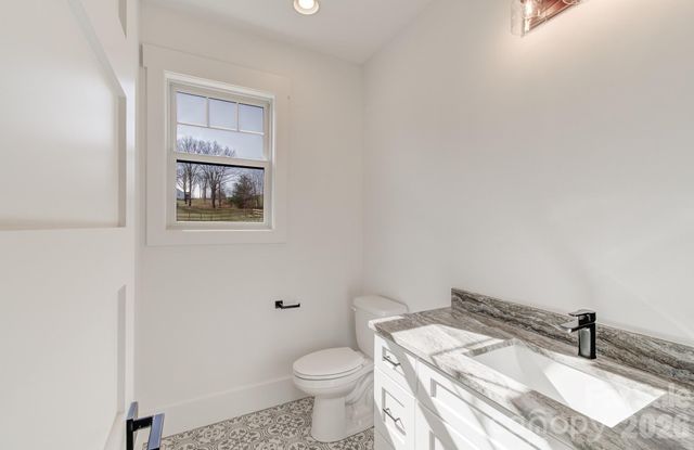 184 Mavrick Drive, Mills River, NC 28759