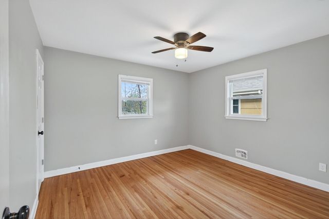 3901 Lake Drive Avenue N, Robbinsdale, MN 55422