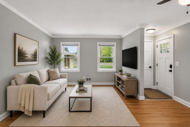 3901 Lake Drive Avenue N, Robbinsdale, MN 55422