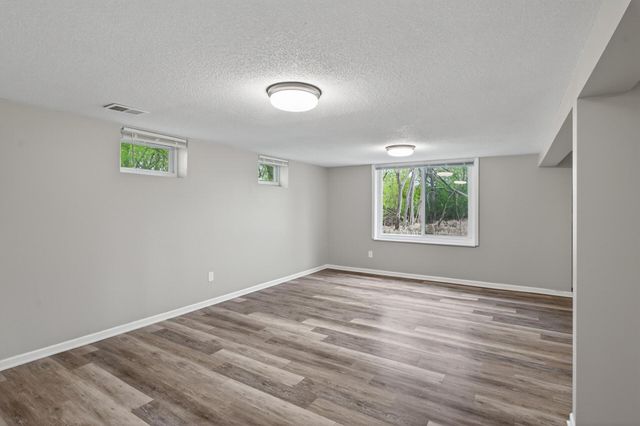 3901 Lake Drive Avenue N, Robbinsdale, MN 55422
