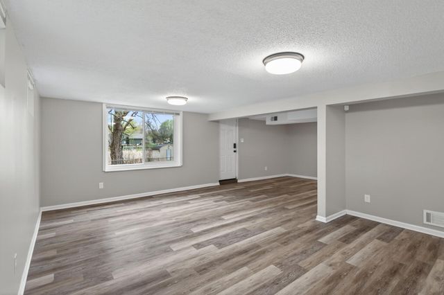 3901 Lake Drive Avenue N, Robbinsdale, MN 55422