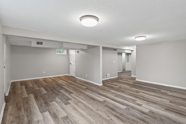 3901 Lake Drive Avenue N, Robbinsdale, MN 55422