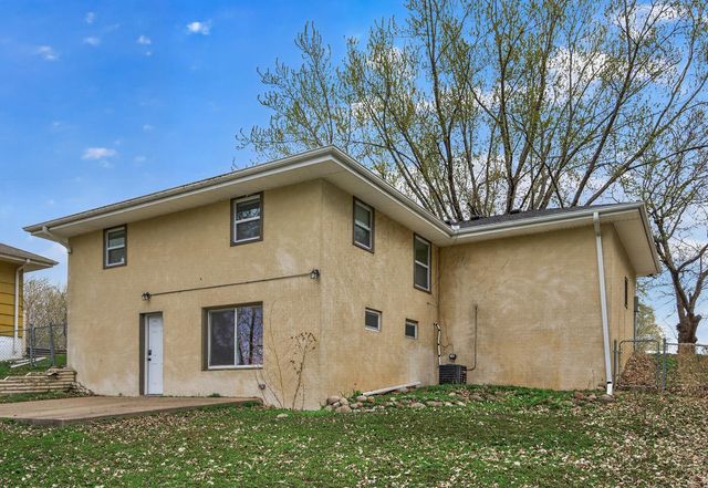 3901 Lake Drive Avenue N, Robbinsdale, MN 55422