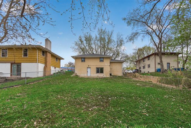 3901 Lake Drive Avenue N, Robbinsdale, MN 55422