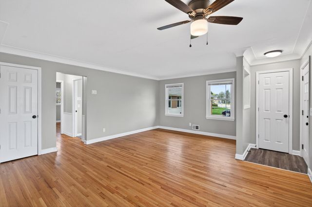 3901 Lake Drive Avenue N, Robbinsdale, MN 55422