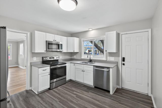 3901 Lake Drive Avenue N, Robbinsdale, MN 55422