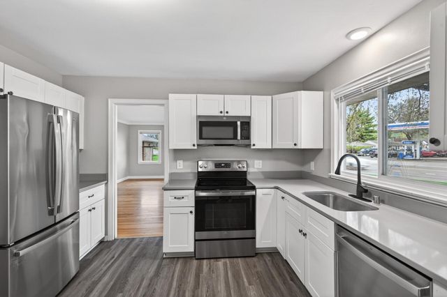 3901 Lake Drive Avenue N, Robbinsdale, MN 55422