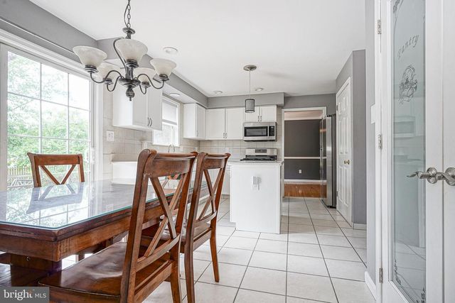63 LARKSPUR CIR, Sicklerville, NJ 08081