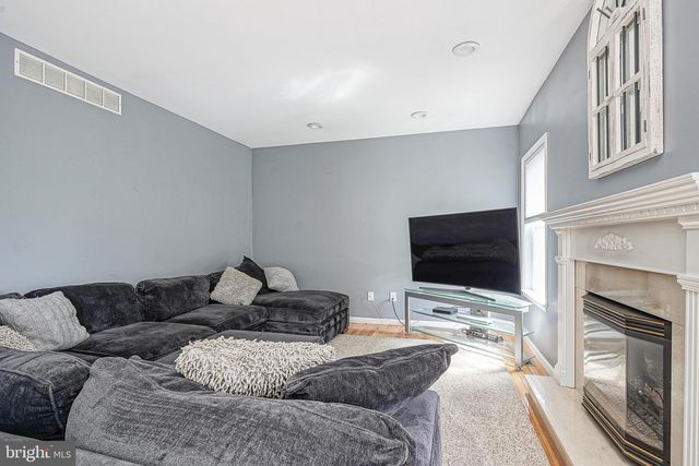 63 LARKSPUR CIR, Sicklerville, NJ 08081