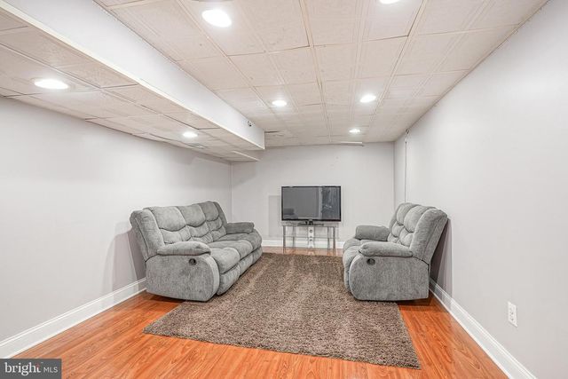 63 LARKSPUR CIR, Sicklerville, NJ 08081