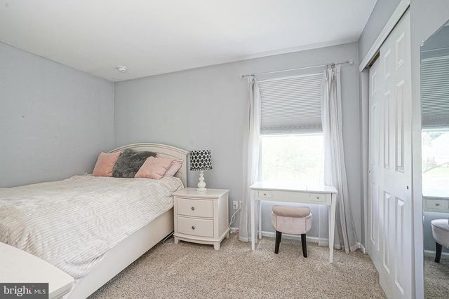 63 LARKSPUR CIR, Sicklerville, NJ 08081