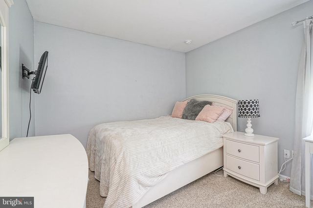 63 LARKSPUR CIR, Sicklerville, NJ 08081