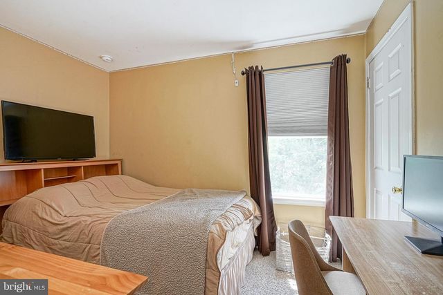 63 LARKSPUR CIR, Sicklerville, NJ 08081