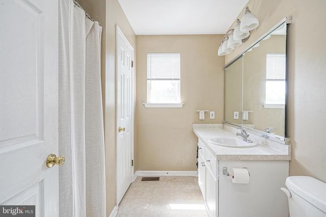63 LARKSPUR CIR, Sicklerville, NJ 08081