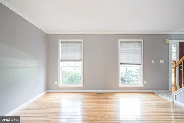 63 LARKSPUR CIR, Sicklerville, NJ 08081