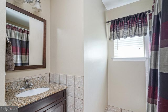 63 LARKSPUR CIR, Sicklerville, NJ 08081