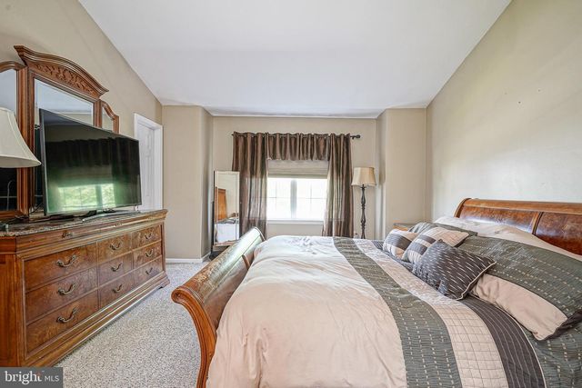 63 LARKSPUR CIR, Sicklerville, NJ 08081