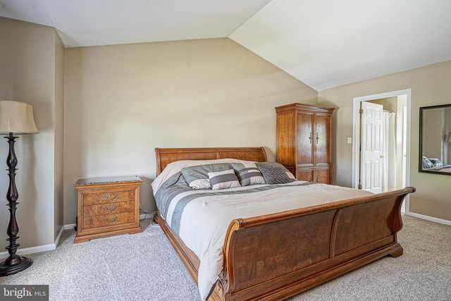 63 LARKSPUR CIR, Sicklerville, NJ 08081