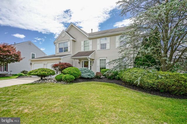 63 LARKSPUR CIR, Sicklerville, NJ 08081