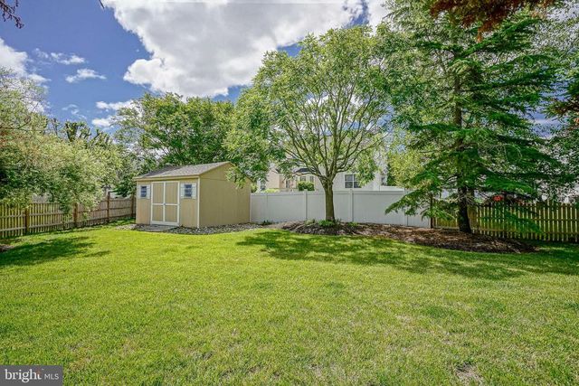 63 LARKSPUR CIR, Sicklerville, NJ 08081