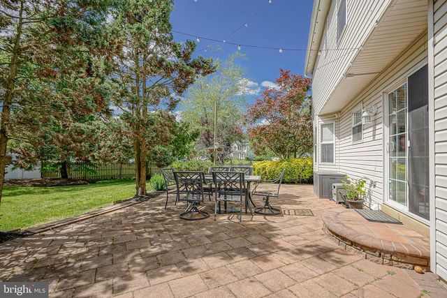 63 LARKSPUR CIR, Sicklerville, NJ 08081