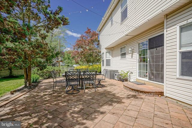 63 LARKSPUR CIR, Sicklerville, NJ 08081